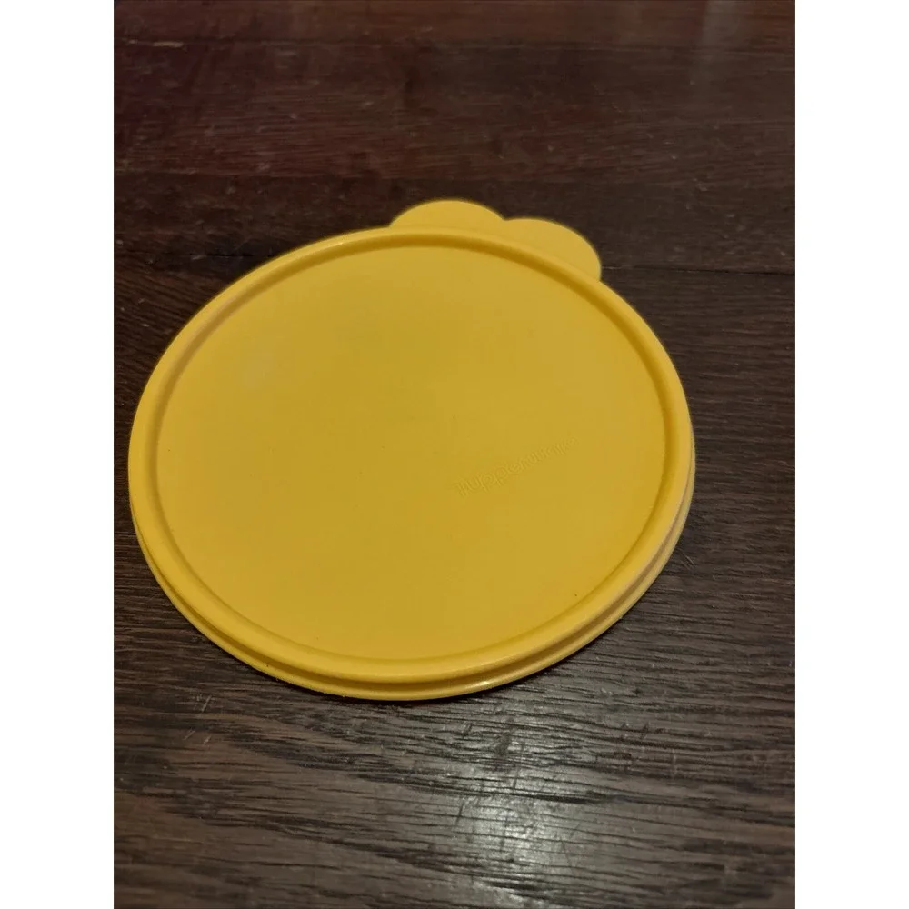 Tupperware Replacement Lid #2541-D2 w/Butterfly Tab - Yellow